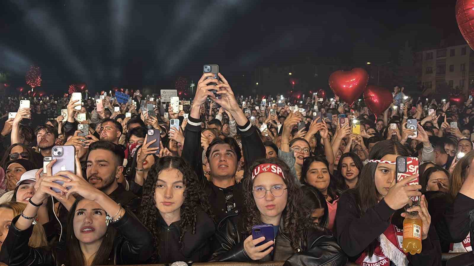Bolu’da konser öncesi sürpriz evlilik teklifi