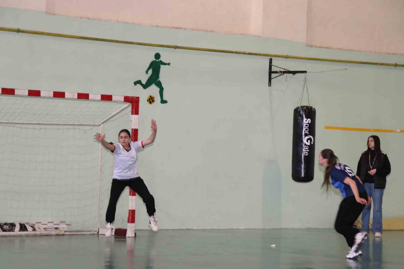 Oltu’da hentbolun şampiyonu Oltu Anadolu Lisesi