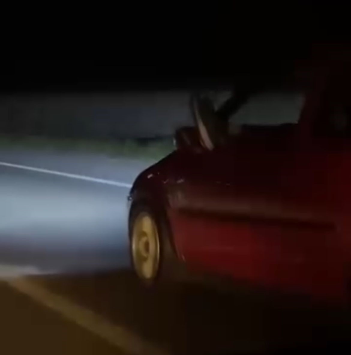 Bir ayağı camda bir ayağı gazda yolculuk kamerada
