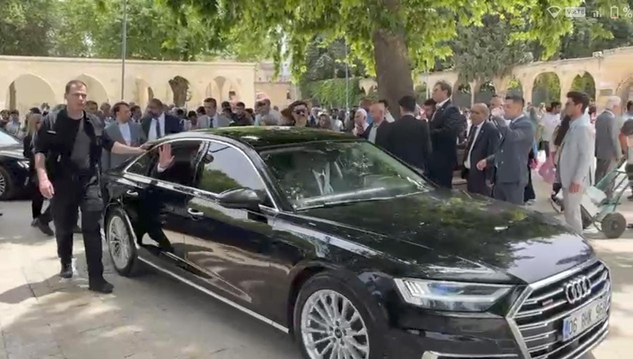Müsavat Dervişoğlu’ndan tepki çeken hareket