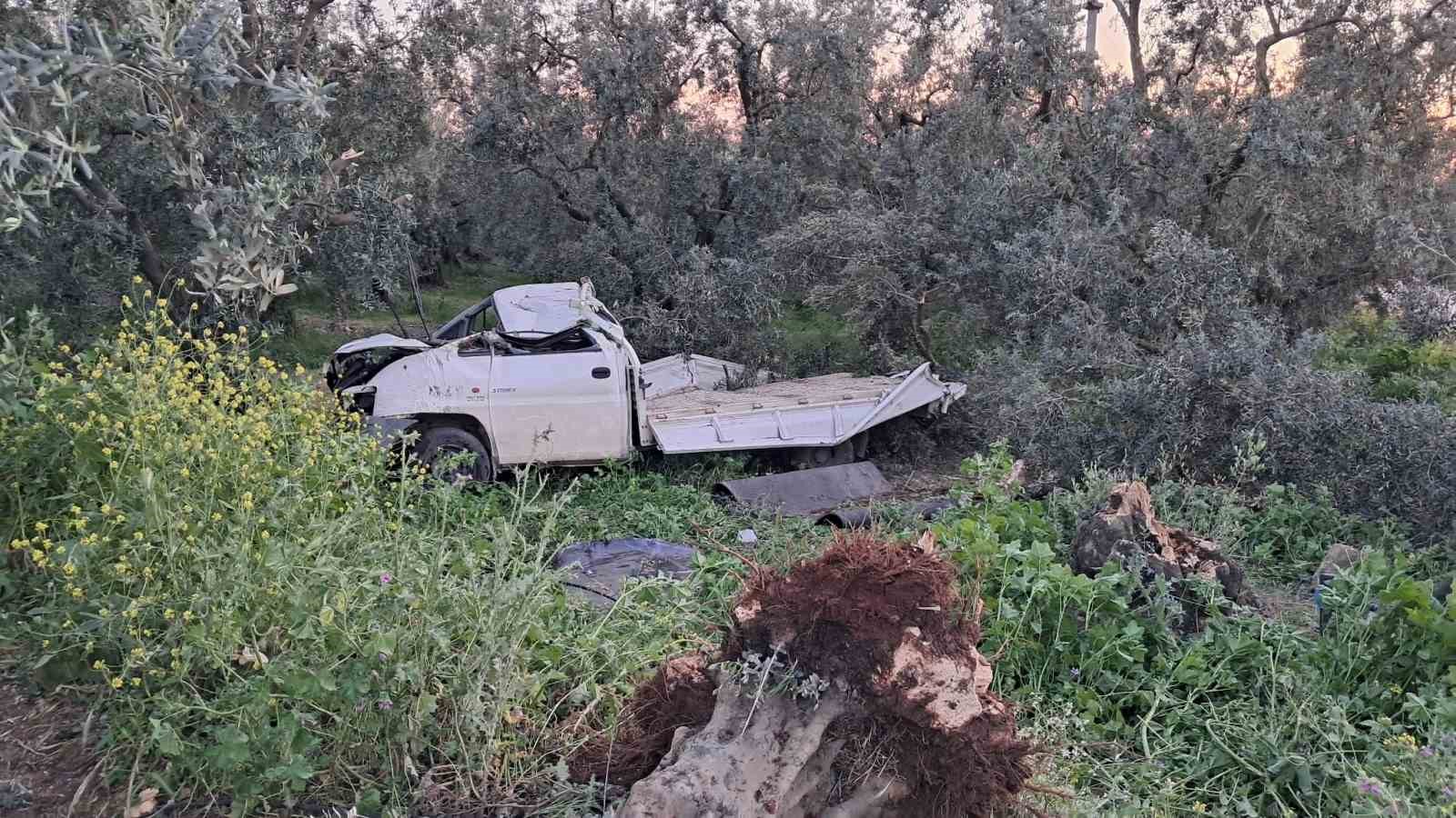 Hurdaya dönen kamyonetten sağ çıktı