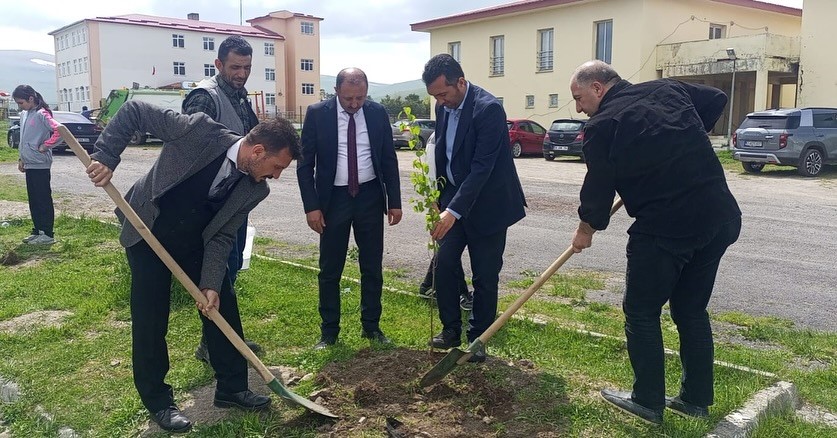 Fidan dikim etkinliğine Çıldır YBO da katıldı