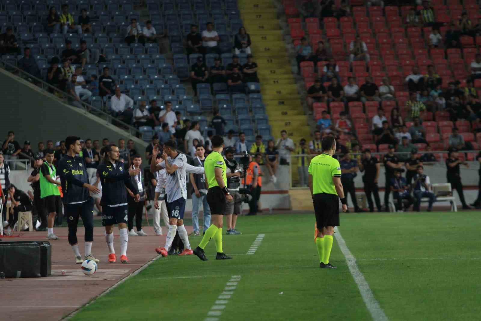 Trendyol Süper Lig: Hatayspor: 1 - Fenerbahçe: 1 (İlk yarı)