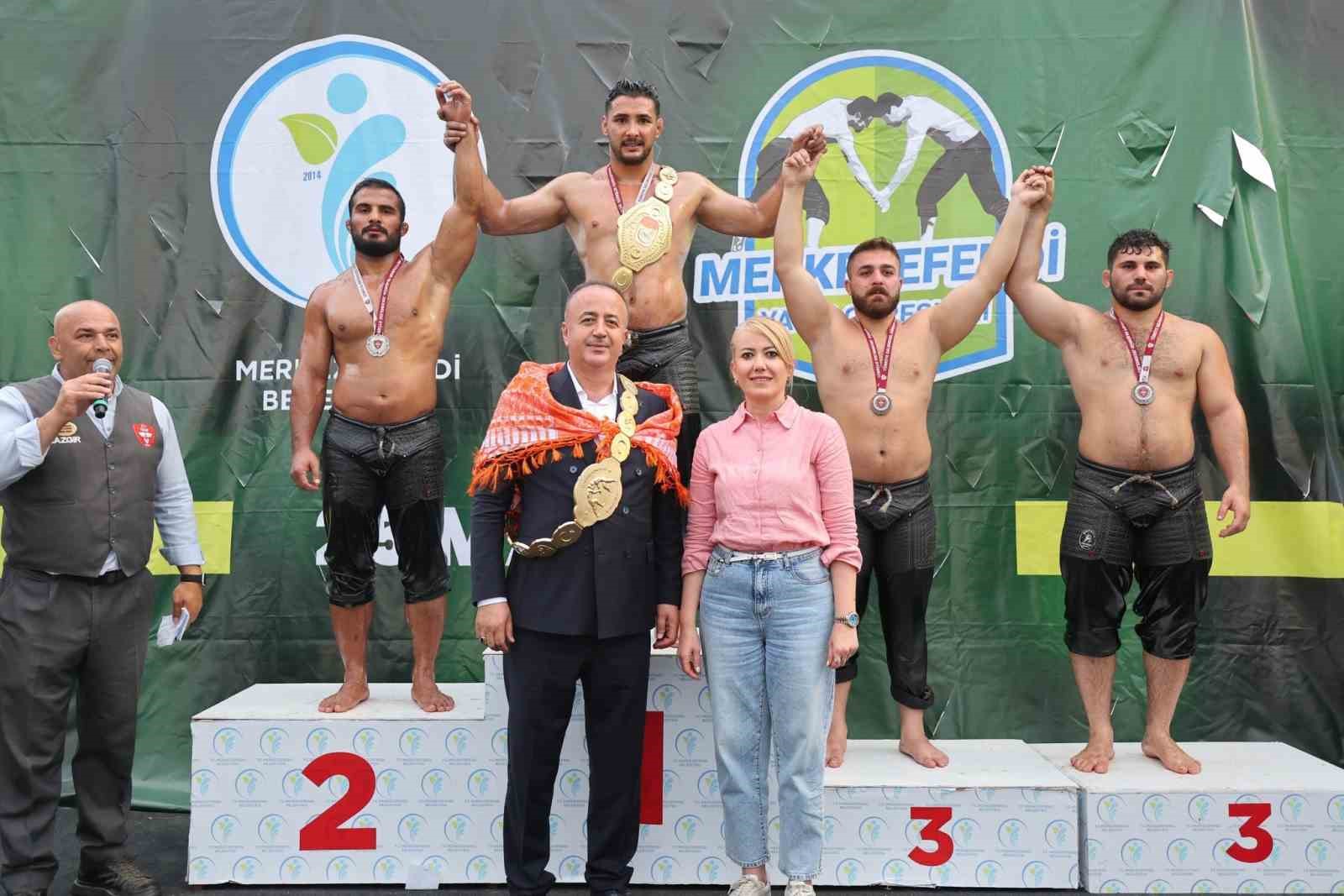 Merkezefendi’de başpehlivan Mustafa Taş oldu