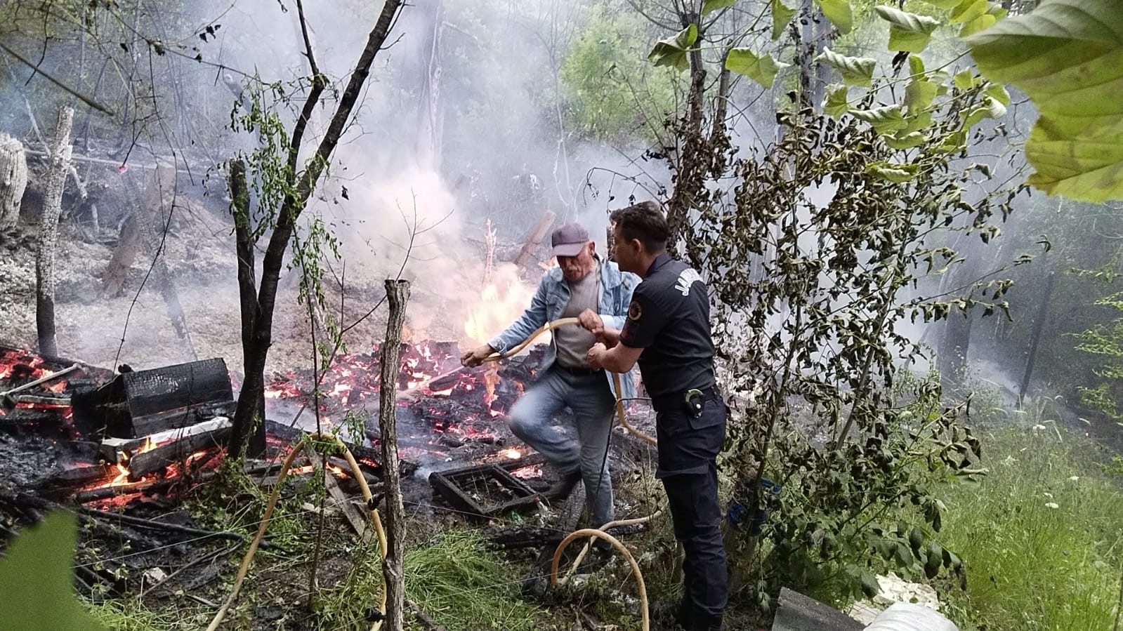 Zonguldak’ta bal üreticisinin barakası yandı