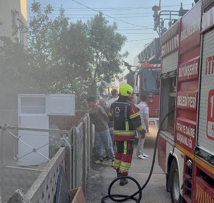 Bandırma’da çıkan yangın kısa sürede söndürüldü