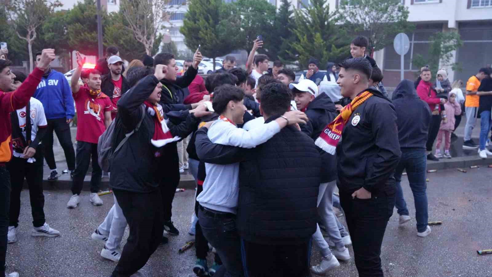 Galatasaray, Gaziantep’te coşkuyla karşılandı
