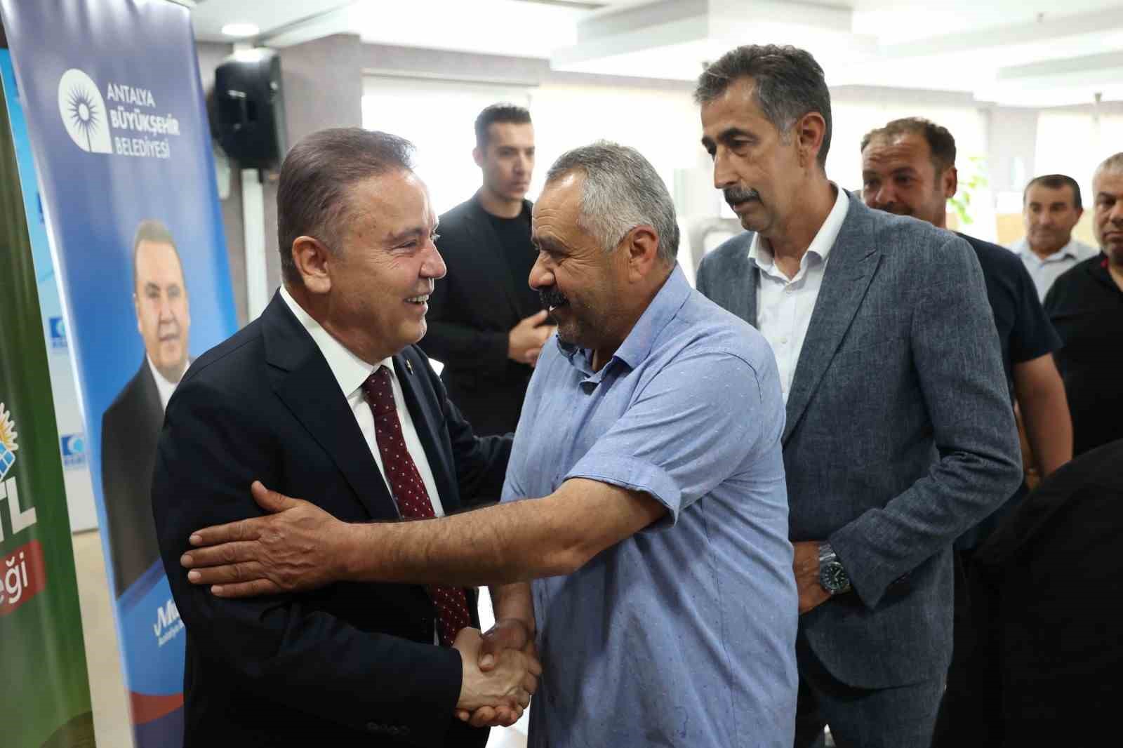Başkan Böcek, Çiftçiler Günü’nde üreticilerle buluştu