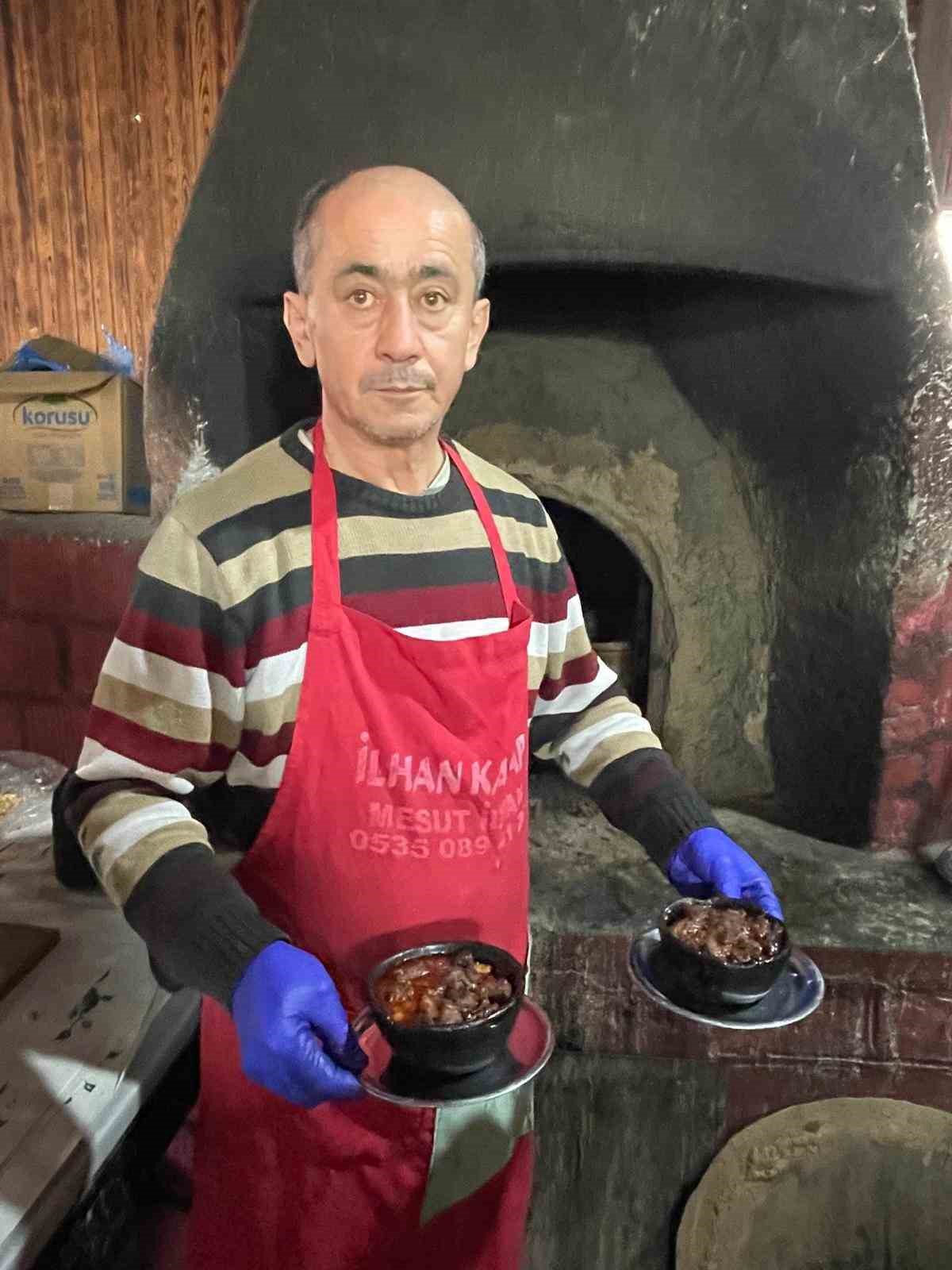 Dualı güveçlerden yemek için akın akın geliyorlar