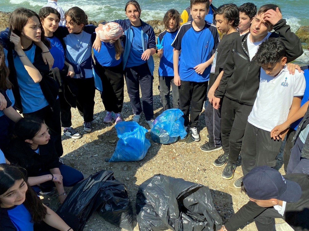 Öğrencilerden Mudanya sahillerinde temizlik operasyonu