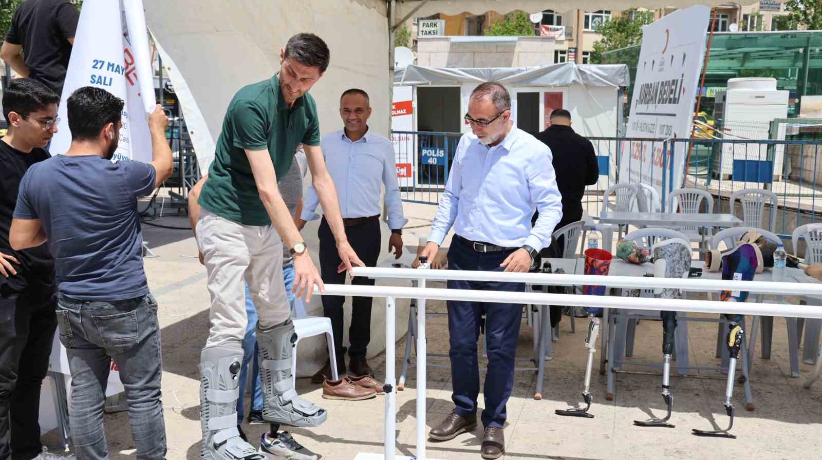 Vatandaşlar engelli bireylerin yaşantısını deneyimledi
