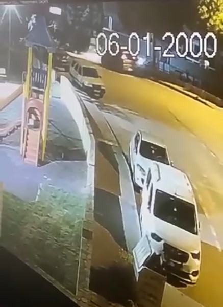 Kontrolden çıkıp park halindeki araçlara çarpan sürücü kayıplara karıştı