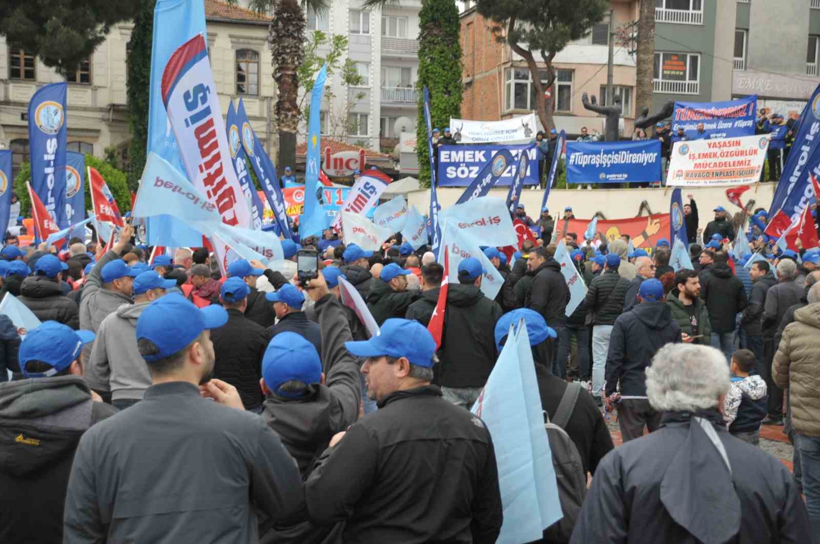 Yağmurlu havaya rağmen Aliağa’da 1 Mayıs kutlandı