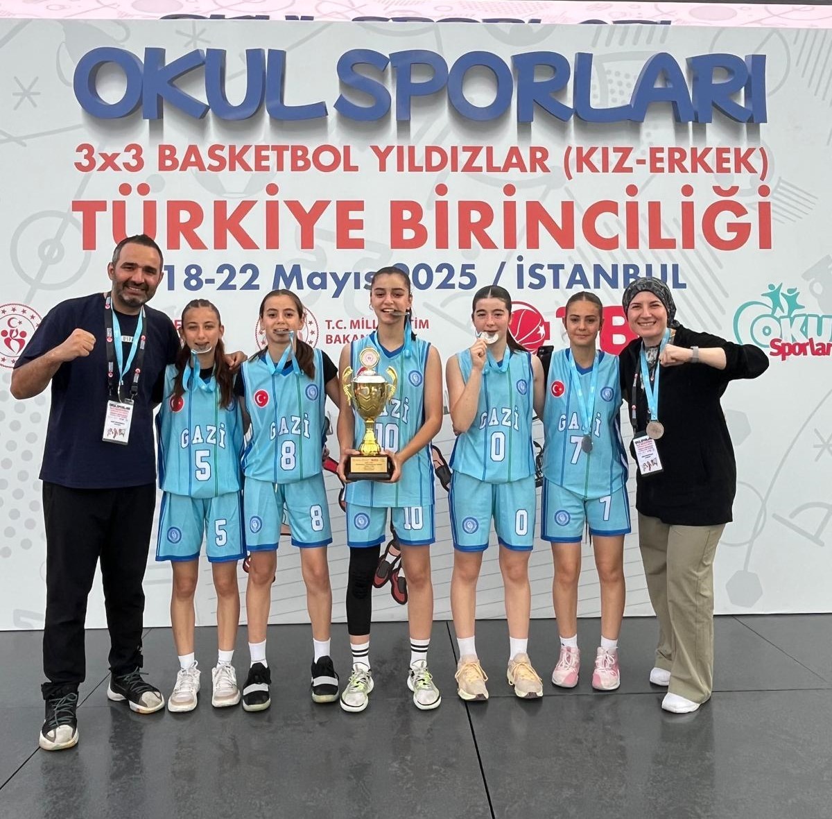 Ahmetli Gazi Ortaokulu’nun Yıldız Kızları Türkiye ikincisi oldu