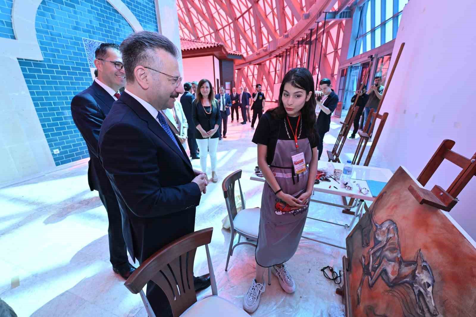 Vali Aksoy Genç Sanat Çalıştayı’na katıldı