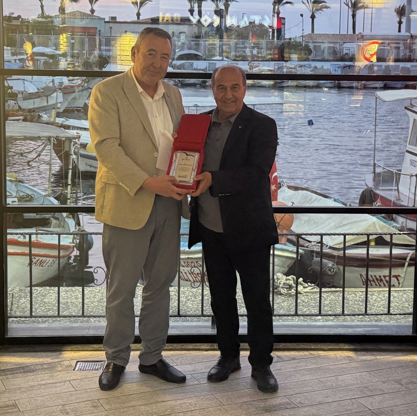 Kuşadası Ticaret Odası’nda Meclis Üyelerine plaket verildi