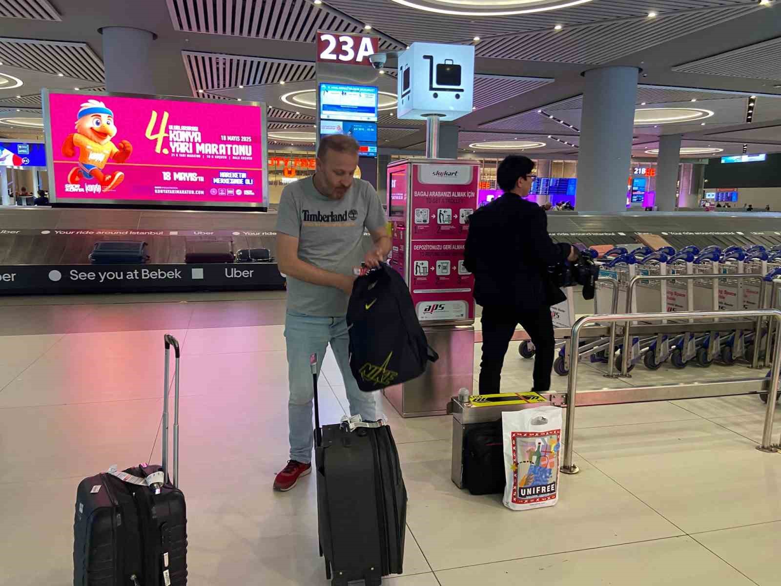 Trablus’tan tahliye edilen Türk vatandaşları taşıyan uçak İstanbul’a ulaştı