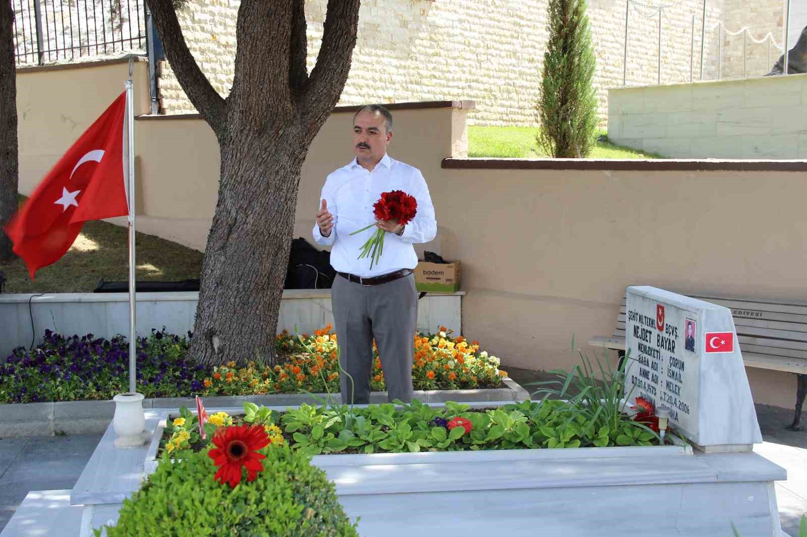 Çorum’da yüzlerce üniversite öğrencisinden şehitlere vefa yürüyüşü