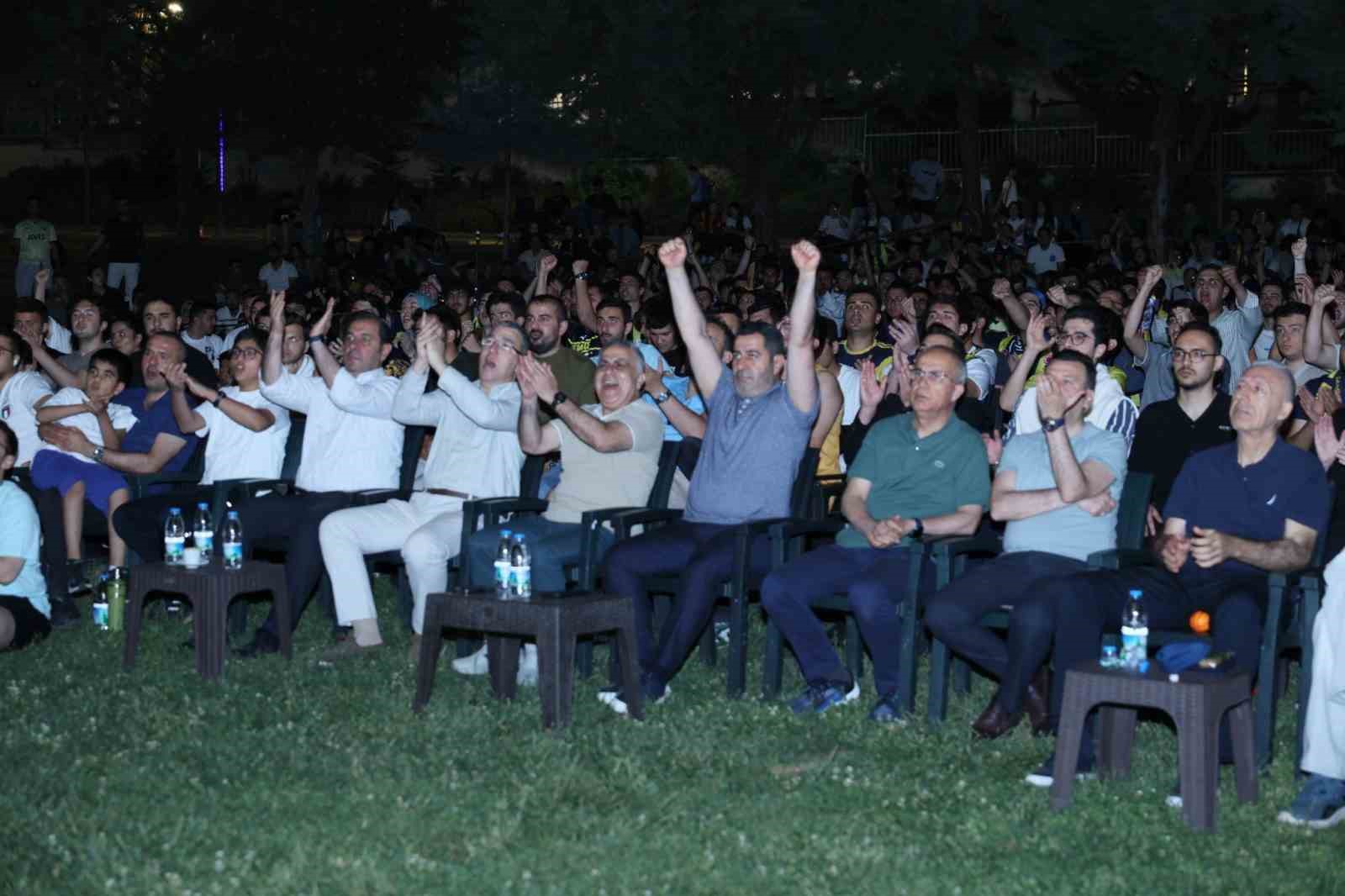 Milletvekili Bozgeyik üniversiteli gençlerle buluştu