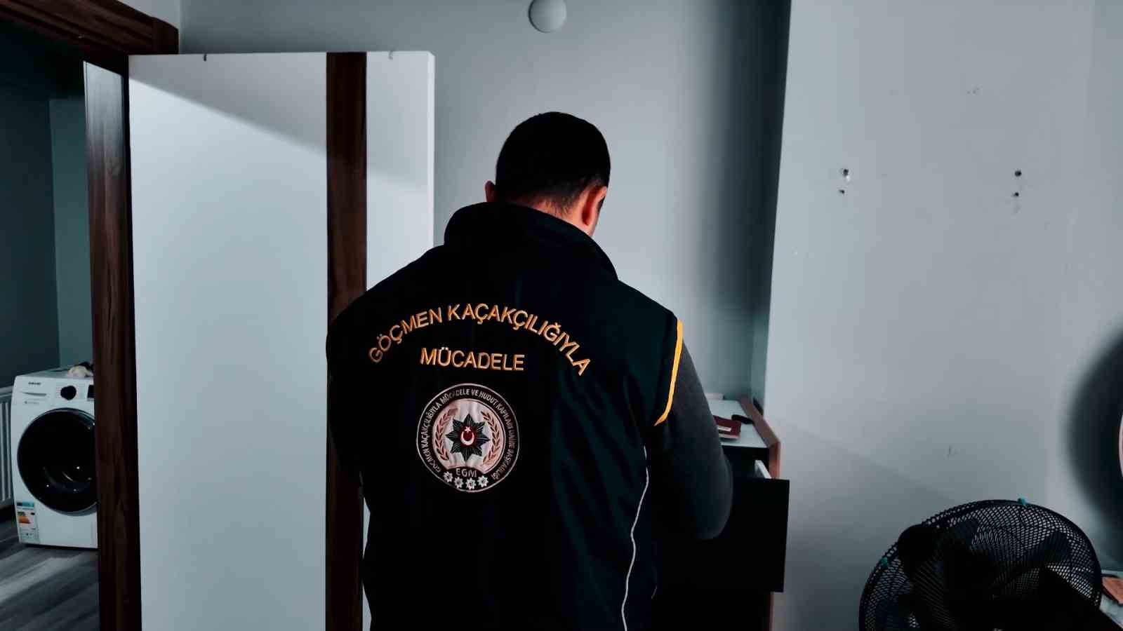 Iğdır ve Ağrı’da kaçak göçmenlere sahte belge düzenleyen şüphelilere operasyon: 2 tutuklama