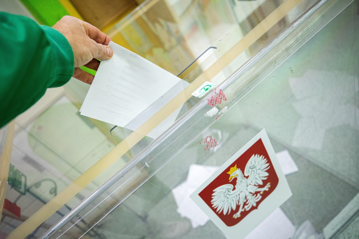 Polonya'da halk cumhurbaşkanlığı seçimi için sandık başında