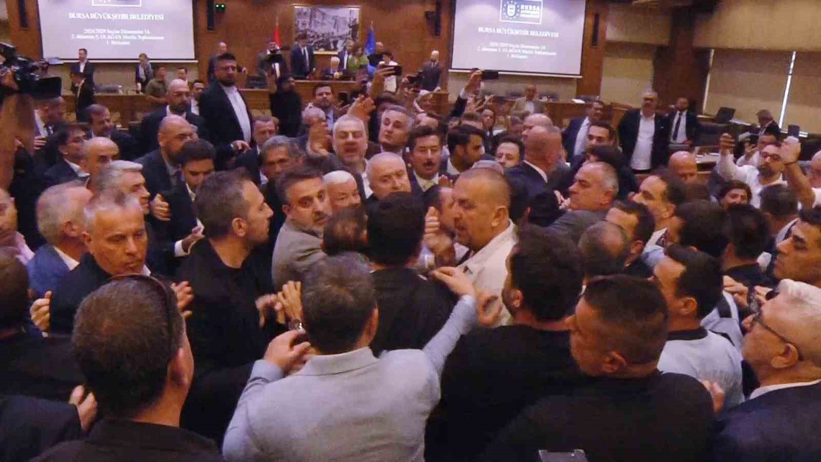 Bursa Büyükşehir Meclisi’nde tansiyon yükseldi