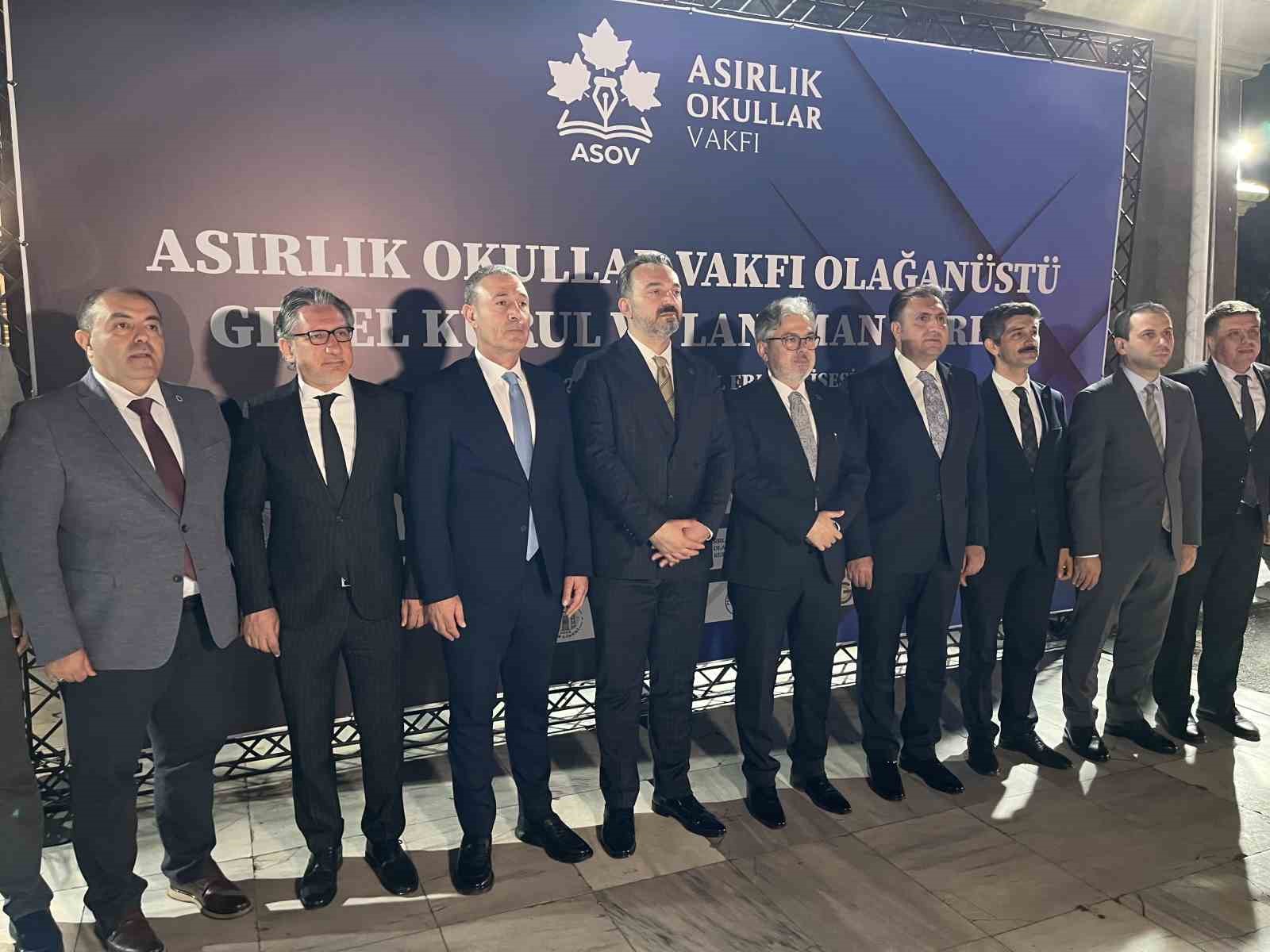 İstanbul Erkek Lisesi’nde Asırlık Okullar Vakfı Olağanüstü Genel Kurul ve Lansman töreni düzenlendi