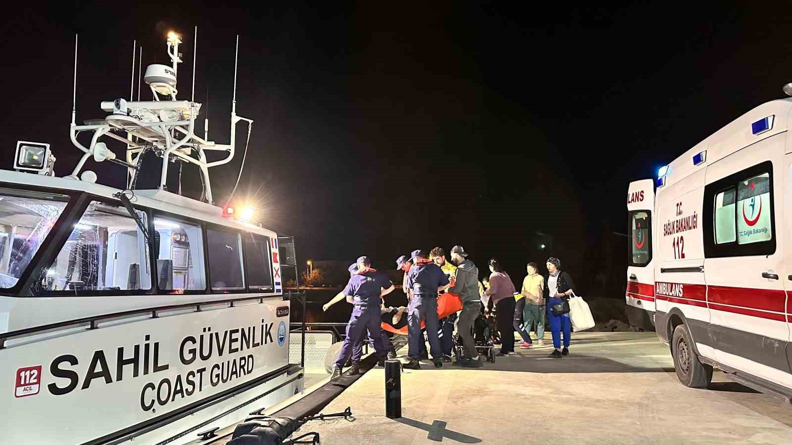 Çanakkale’de rahatsızlanan iki hastanın tıbbi tahliyesi Sahil Güvenlik ekiplerince gerçekleştirildi