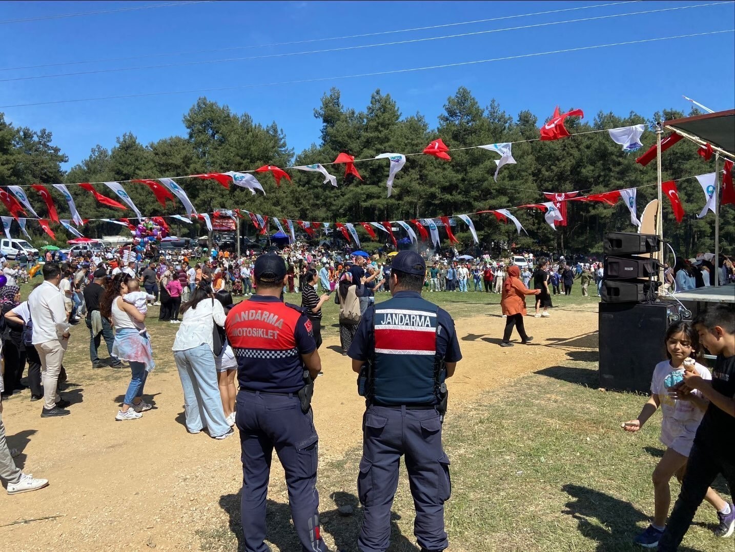 Ağaçlı’daki festivalde jandarma ekipleri kuş uçurtmadı