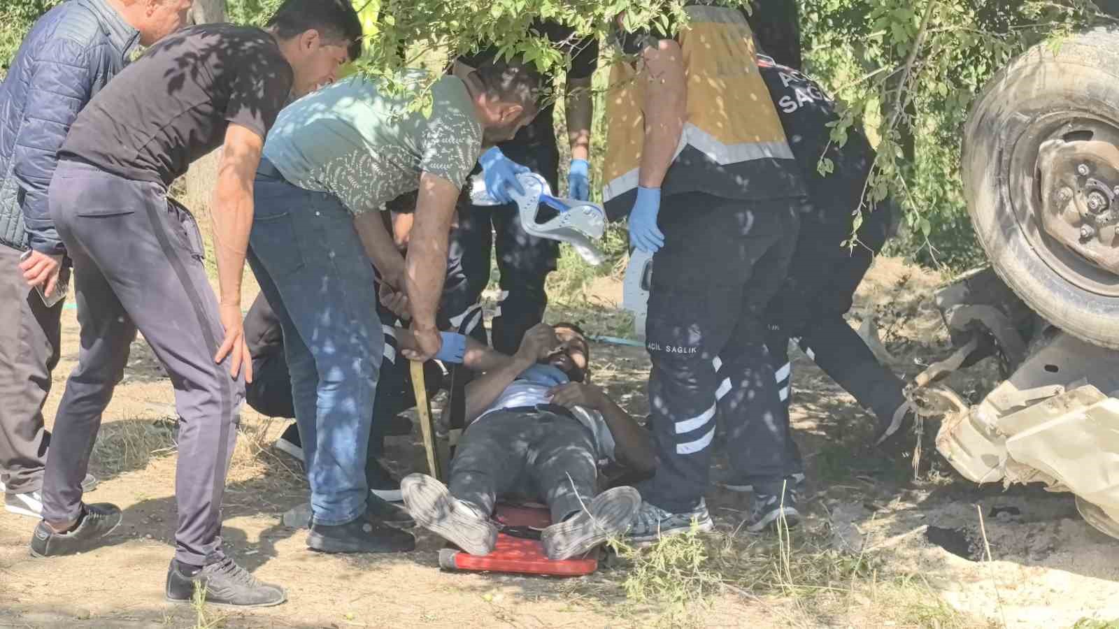 Tozu dumana katan minibüs ortalığı böyle savaş alanına çevirdi: 3 yaralı