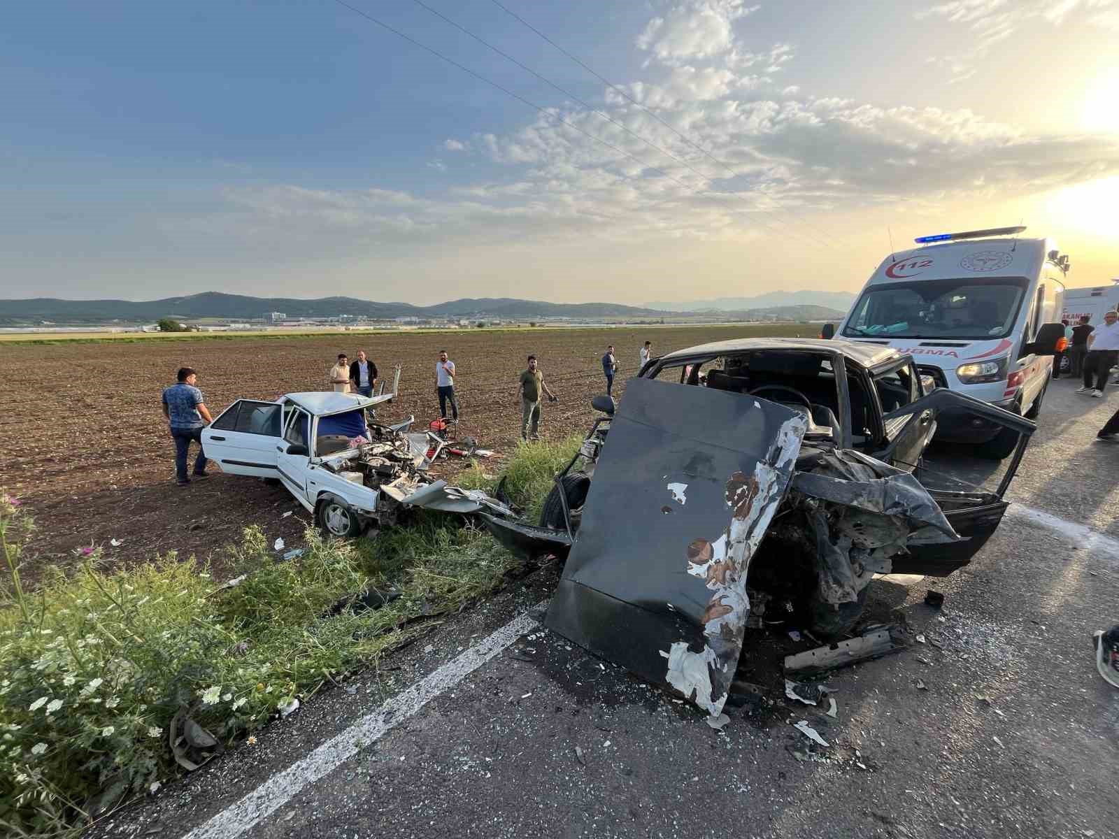Kahramanmaraş’ta iki otomobil kafa kafaya çarpıştı: 6 yaralı