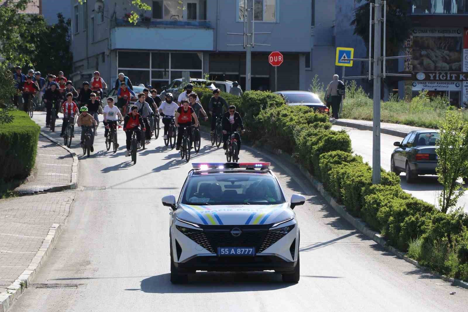 Gençlik Haftası’nda 55 gençten bisikletli kutlama