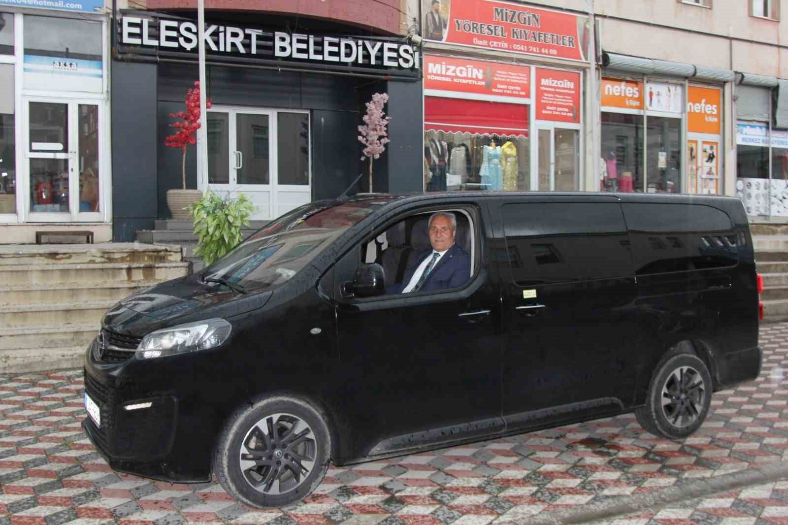 Hayırsever işadamından Eleşkirt Belediyesine hizmet aracı