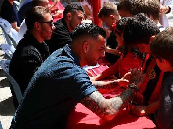 Eskişehirspor futbolcuları öğrencilerle buluştu