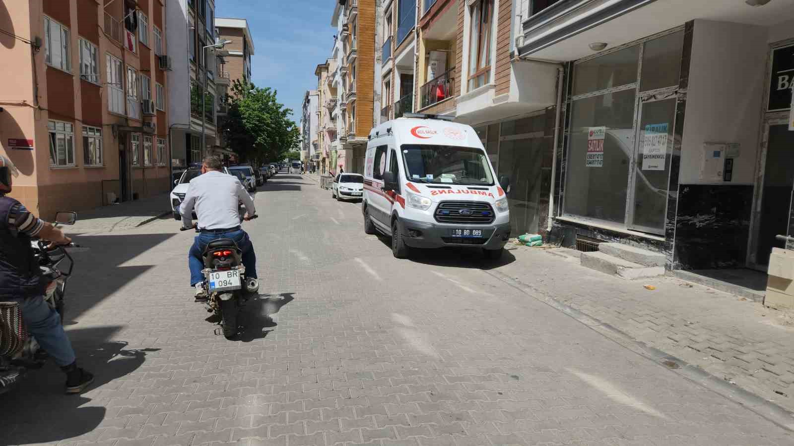 Edremit’te bıçaklı kavga: 2 yaralı