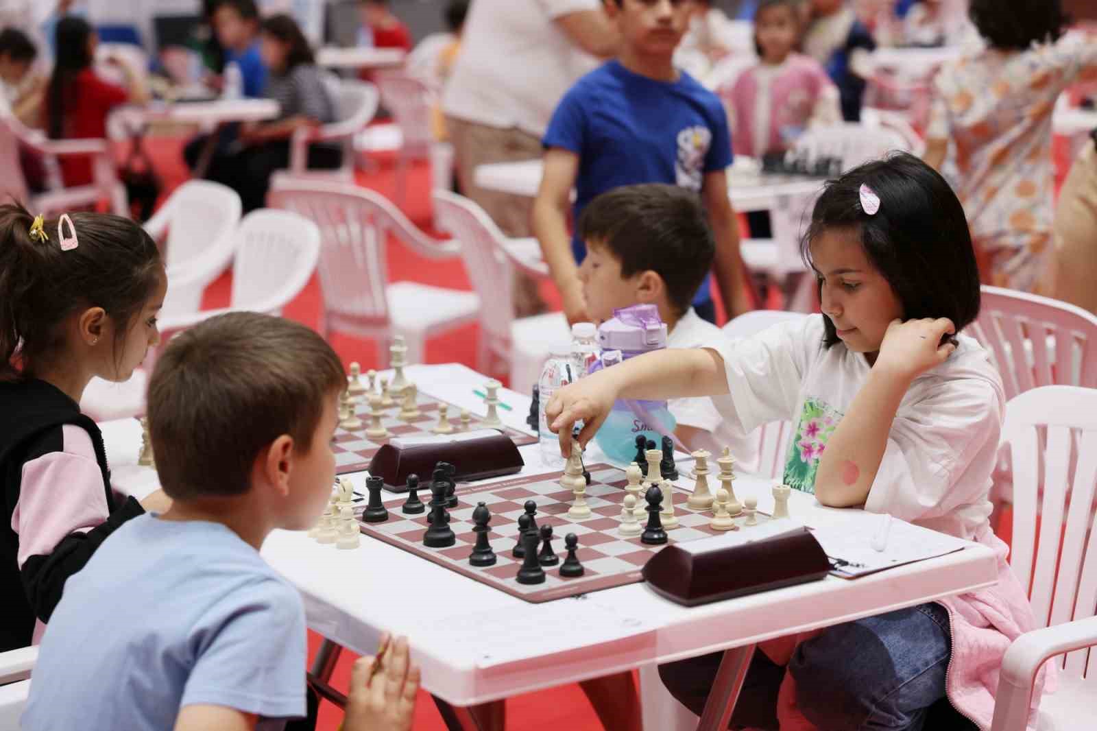 Aliağa’da Kyme Satranç Turnuvası düzenlendi