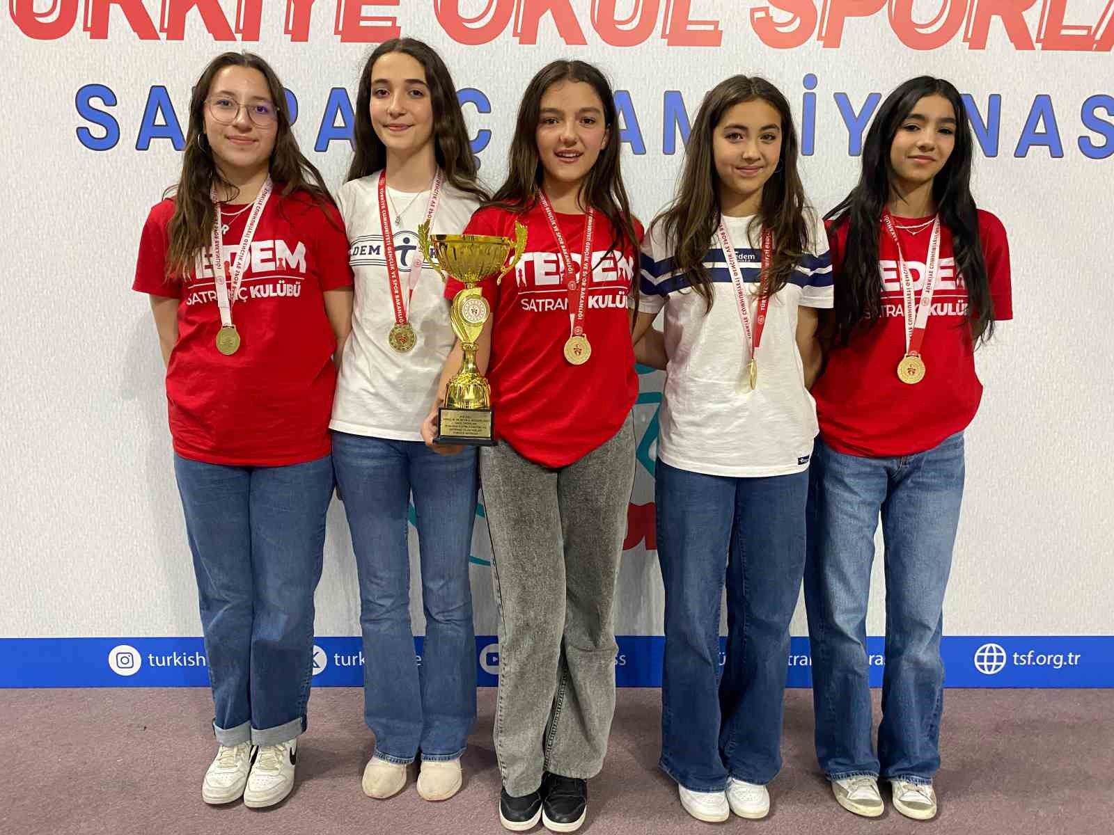 Okul Sporları Türkiye Satranç Şampiyonası’nda ödüller sahiplerini buldu