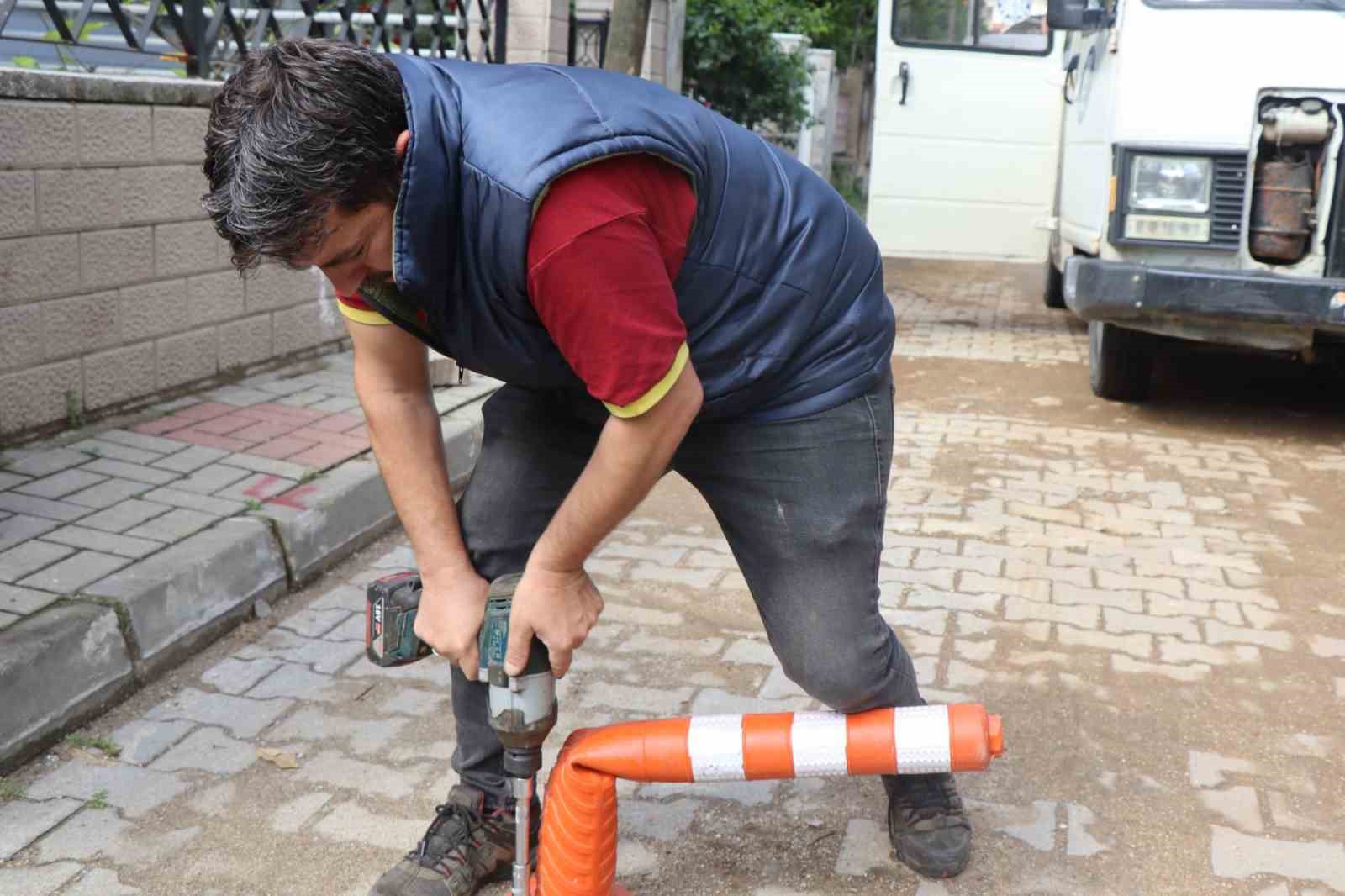 Nazilli’de izinsiz asılan tabela ve dubalara söküldü