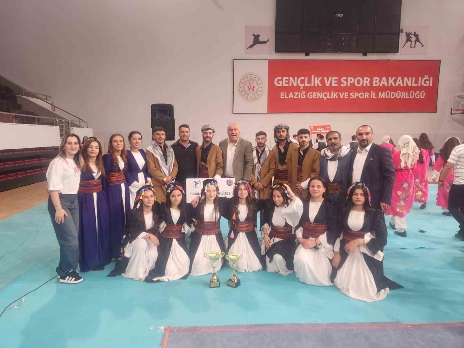 Hakkari’de iki kulüp bölge birincisi oldu