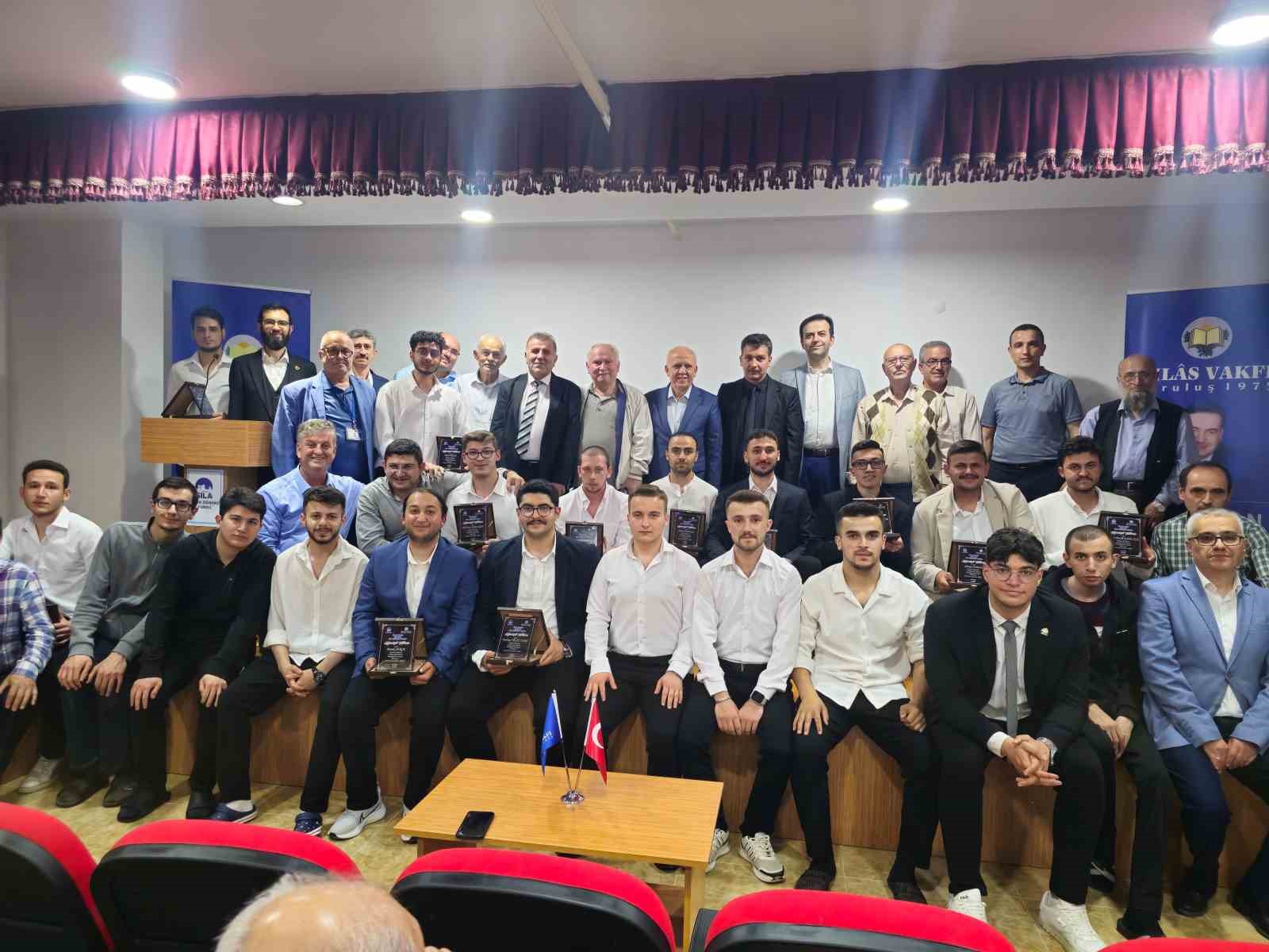 İhlas Vakfı Sıla Öğrenci Yurdunda mezuniyet sevinci