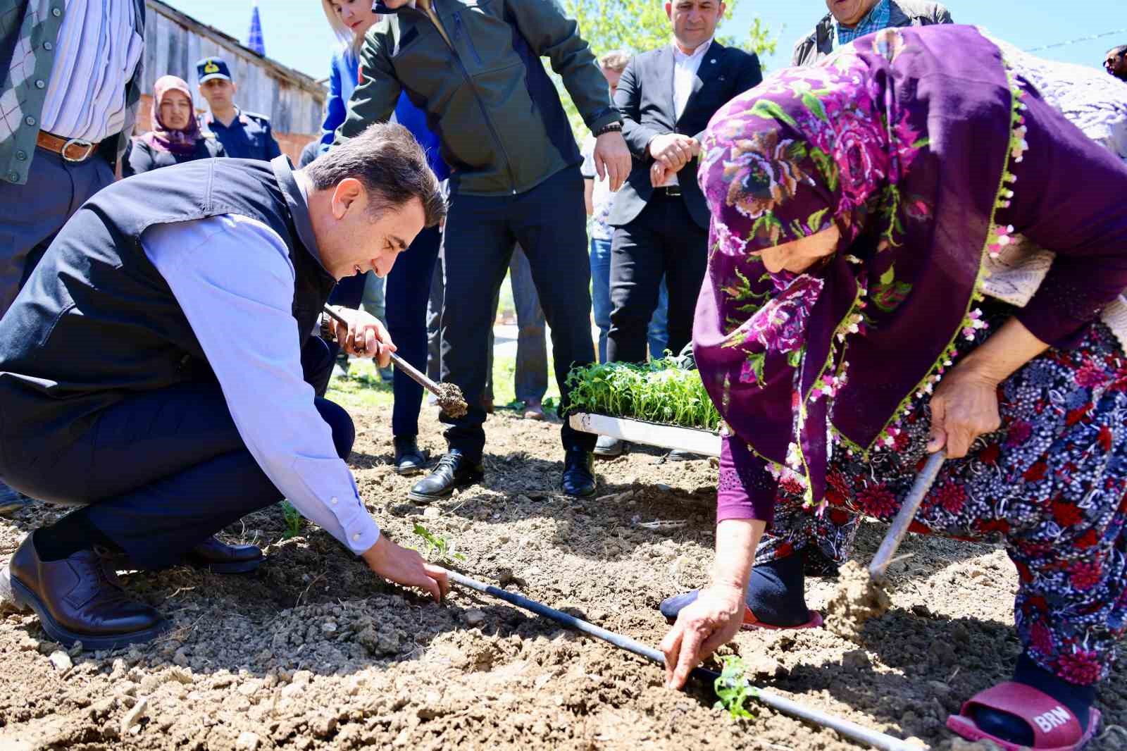 Vali Aygöl yarım asırlık evli Tekin ailesine misafir oldu
