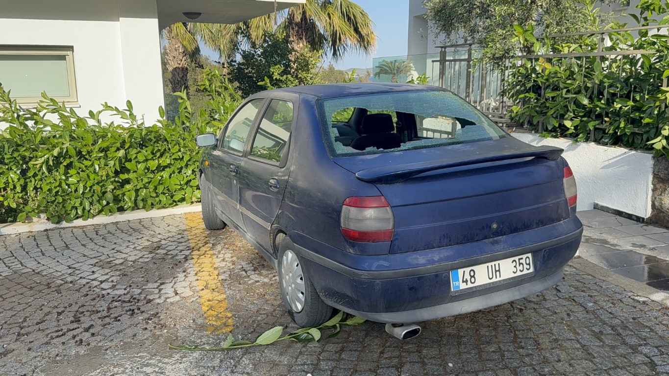 Su borusu bomba gibi patladı, site savaş alanına döndü