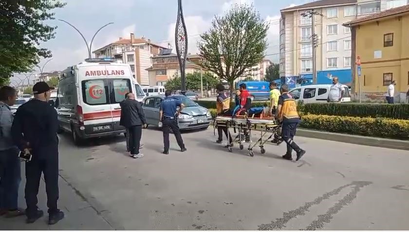 Bolu’da yolun karşısına geçmeye çalışan anne ve kızına otomobil çarptı: 2 yaralı