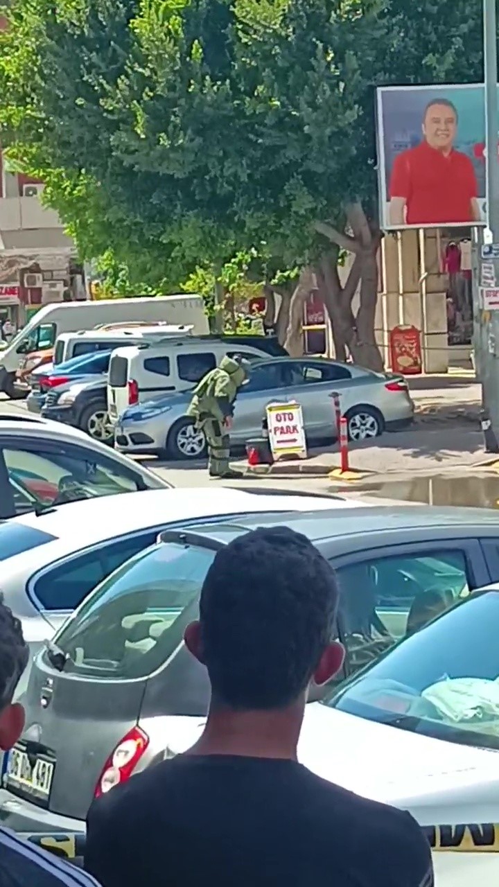 Antalya’da şüpheli çantadan bilgisayar klavyesi çıktı