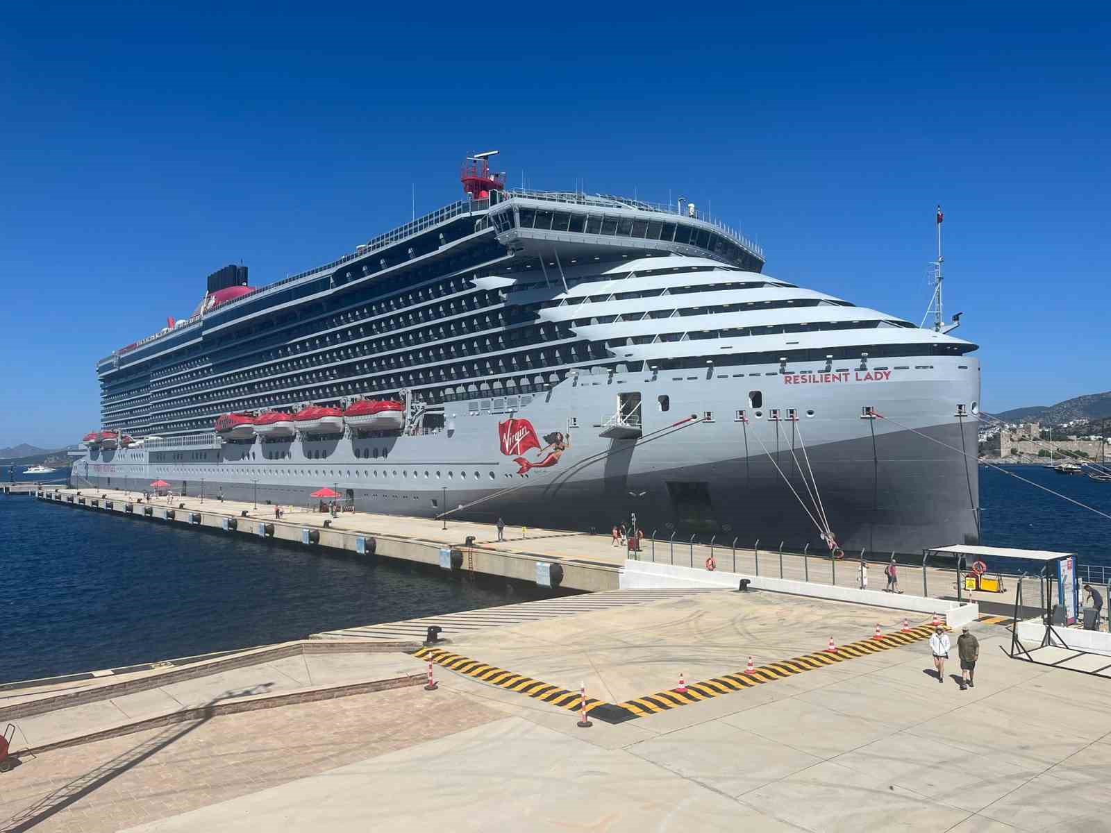 Bahamalar bayraklı kruvaziyer Bodrum’a demir attı