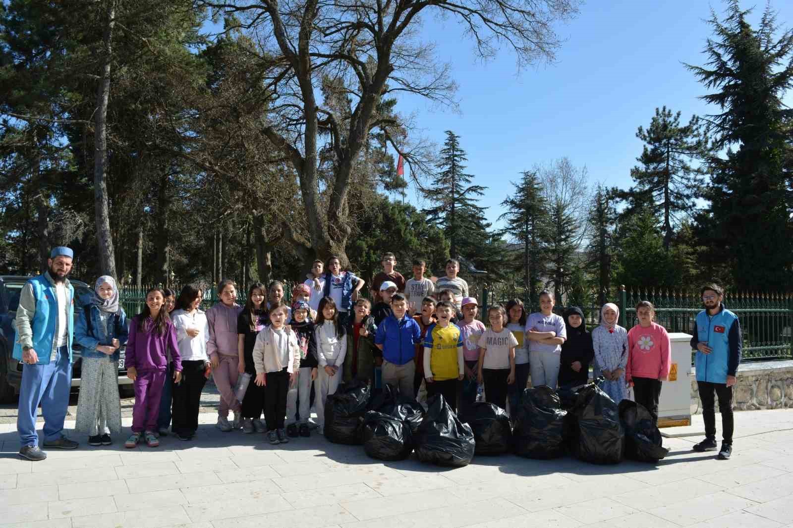 Öğrenciler çevre bilincine dikkat çekti