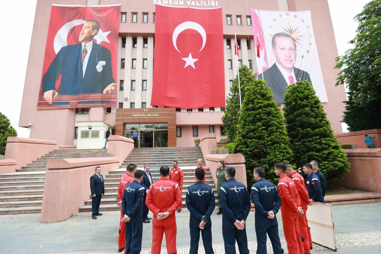 SOLOTÜRK ve Türk Yıldızları’ndan Samsun gösterisi