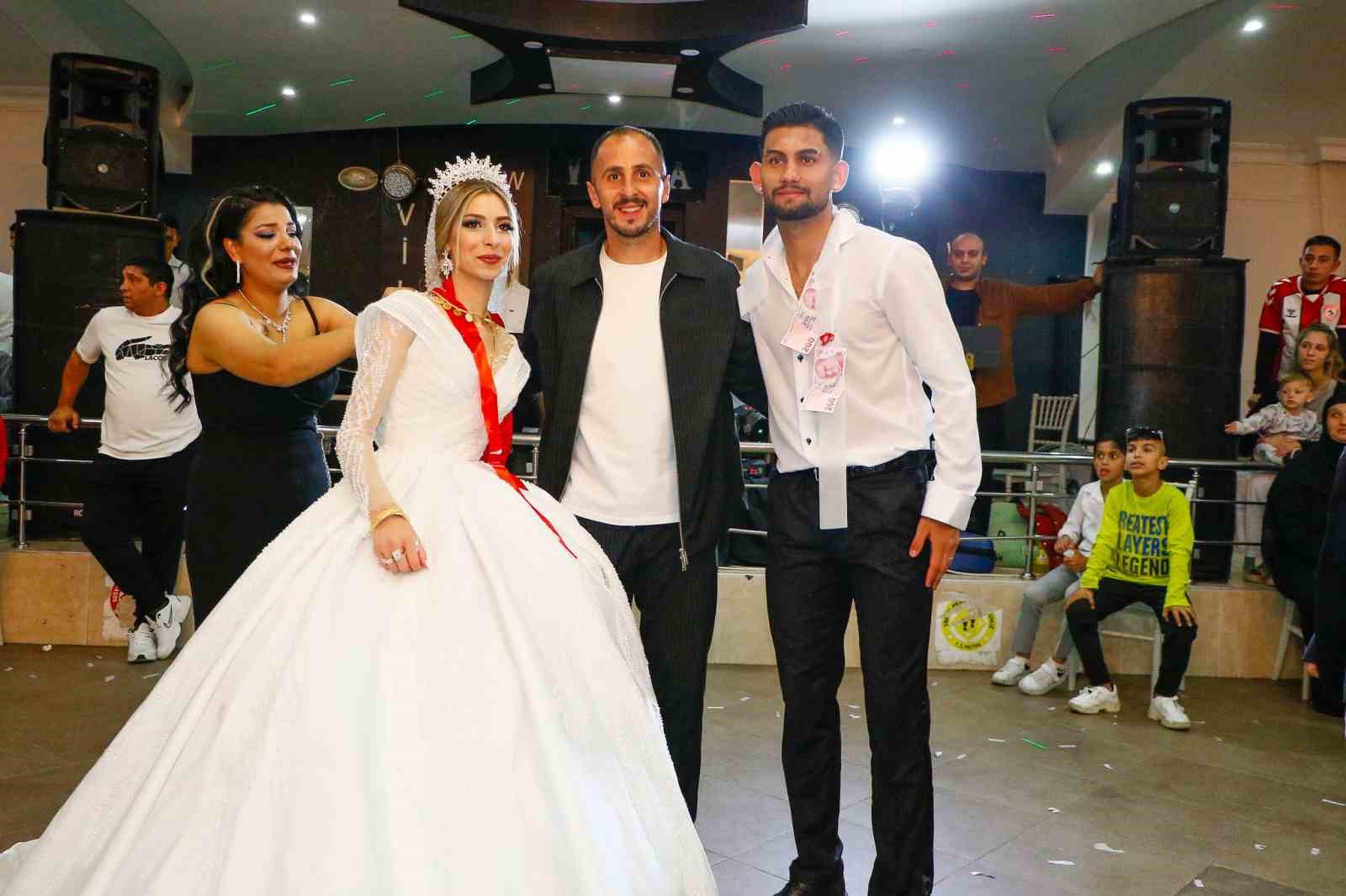 Samsunsporlu futbolcu dünya evine girdi: Takım arkadaşları yalnız bırakmadı