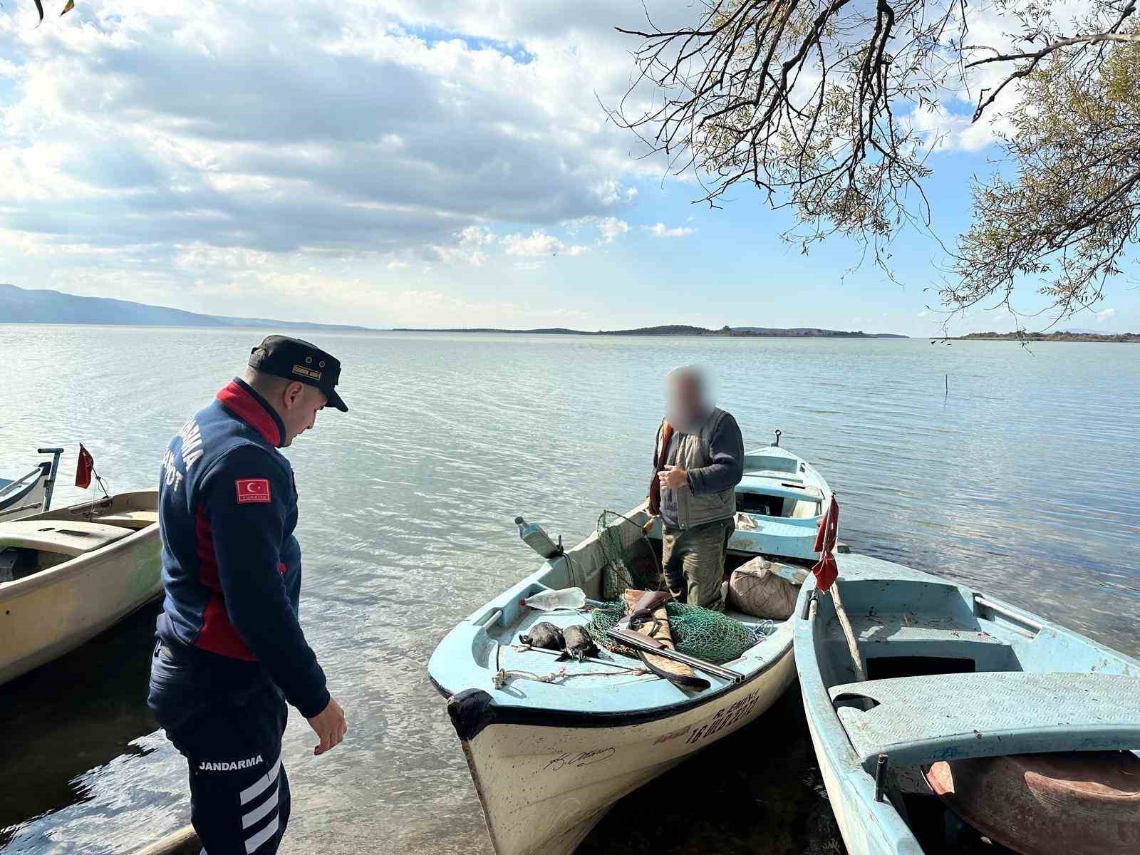 Bursa’da Uluabat Gölü’nde büyük operasyon...30 kişi suçüstü yakalandı