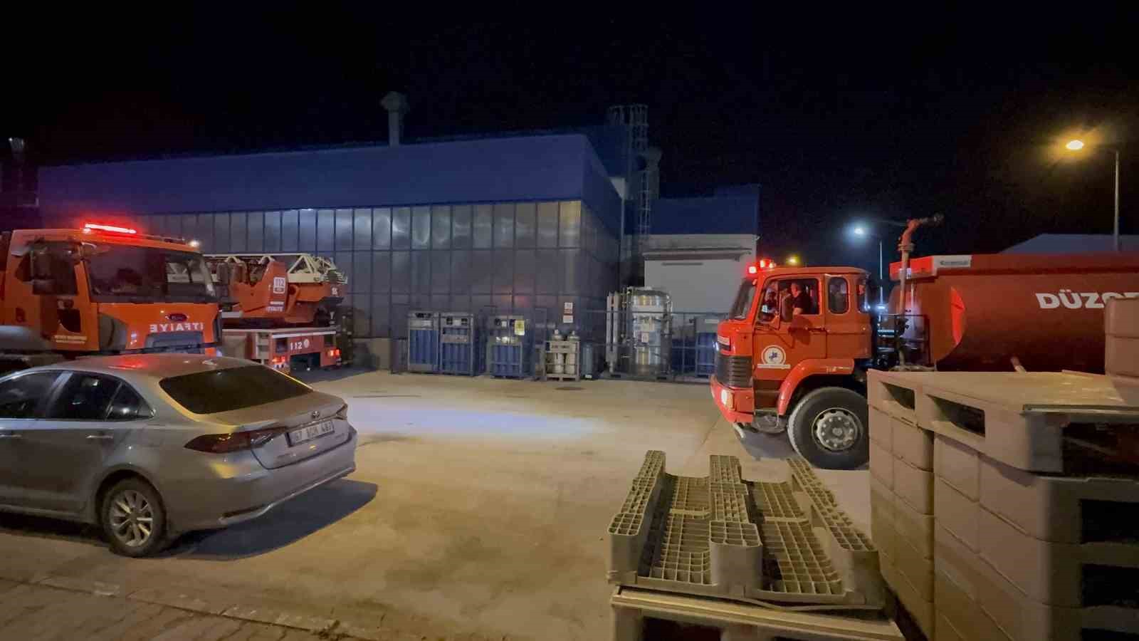 Araç yedek parça fabrikasında yangın